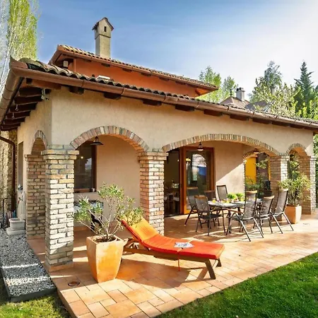 Villa 104 - Balatonszárszón 3 Hálószobás Luxus Saját Vízparttal Kiadó