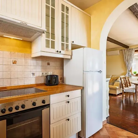 104 - Balatonszárszón 3 Hálószobás Luxus Saját Vízparttal Kiadó Villa Balatonszarszo