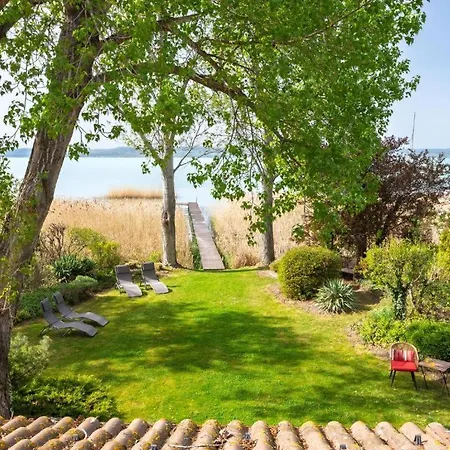 104 - Balatonszárszón 3 Hálószobás Luxus Saját Vízparttal Kiadó Villa *