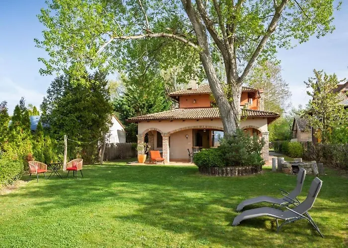 Villa 104 - Balatonszárszón 3 Hálószobás Luxus Saját Vízparttal Kiadó
