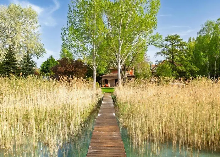 104 - Balatonszárszón 3 Hálószobás Luxus Saját Vízparttal Kiadó *