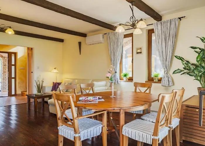 Villa 104 - Balatonszárszón 3 Hálószobás Luxus Saját Vízparttal Kiadó