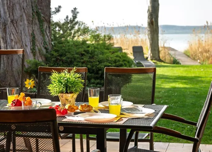 104 - Balatonszárszón 3 Hálószobás Luxus Saját Vízparttal Kiadó