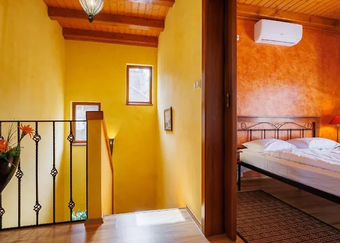 Villa 104 - Balatonszárszón 3 Hálószobás Luxus Saját Vízparttal Kiadó