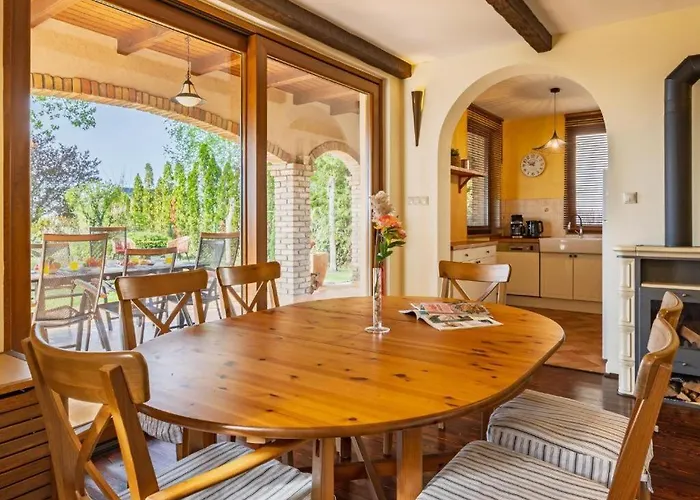 104 - Balatonszárszón 3 Hálószobás Luxus Saját Vízparttal Kiadó Villa *